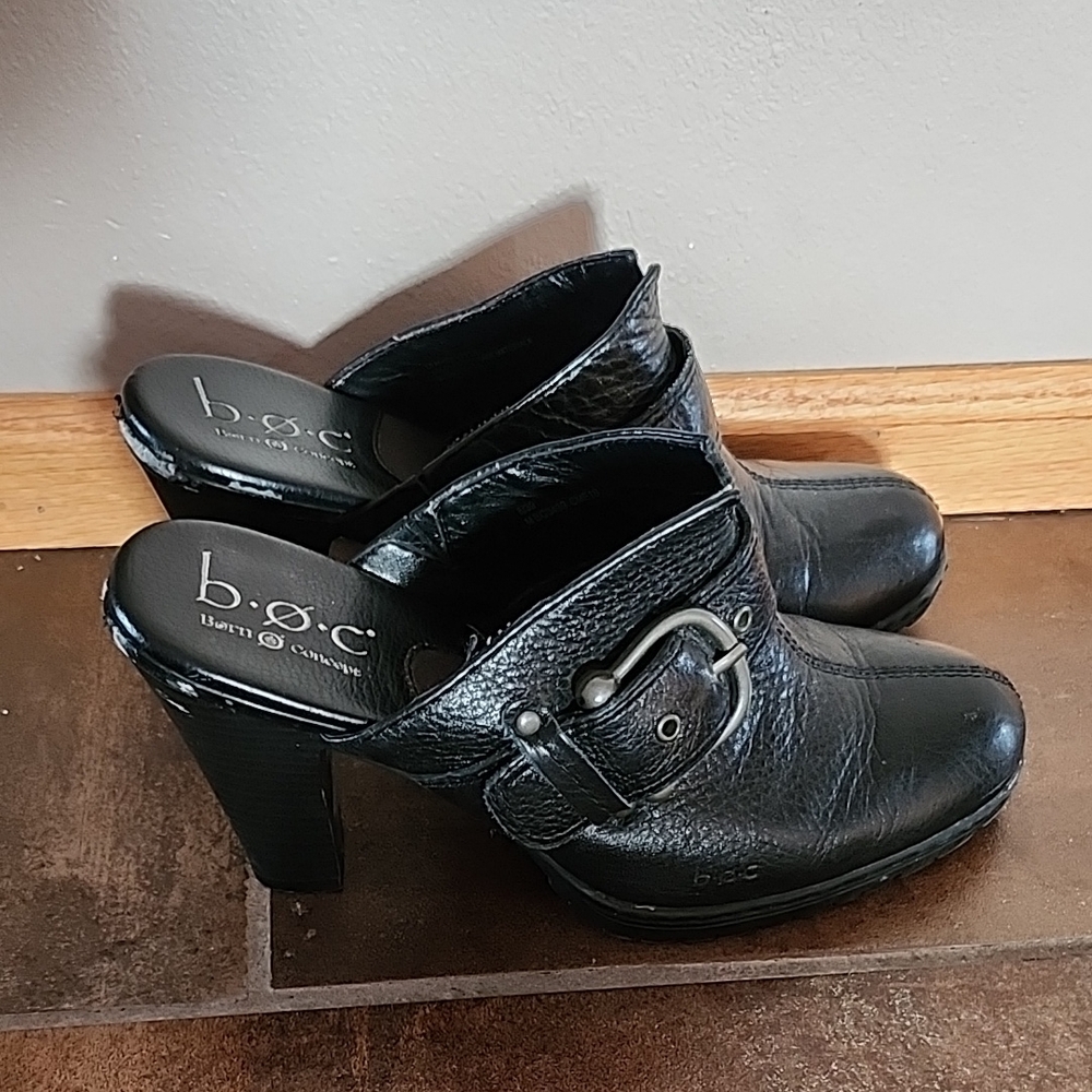 b.o.c. Women's Black Leather Buckle Mules